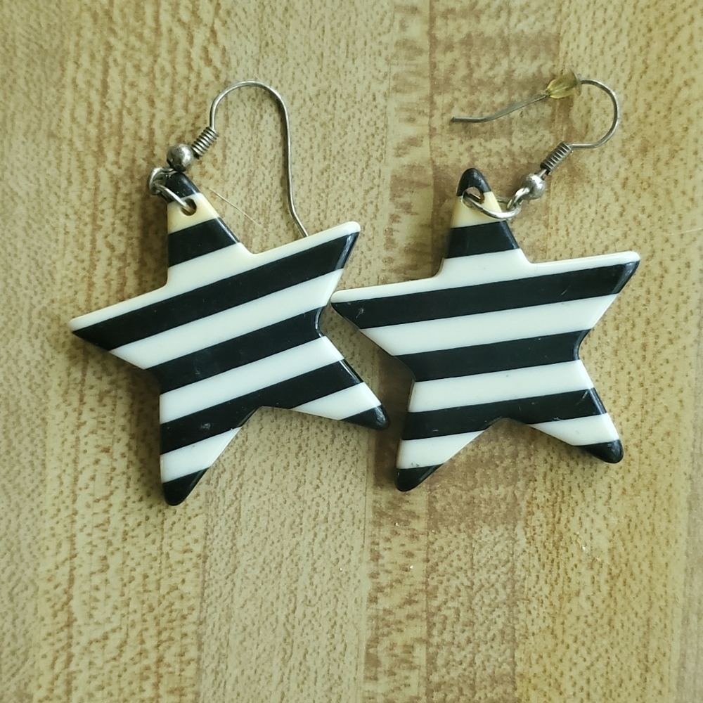 Retro Black and White Striped Star Earrings